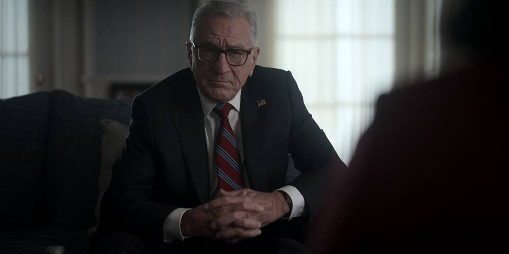 Seriál Zero Day od Netflixu se odehrává v amerických dějinách, kdy nadměrné pravomoci vlády jsou stále na titulních stránkách novin. Poselství seriálu o tom, že u moci byste měli dělat správné věci místo těch snadných, je aktuální a důležité.