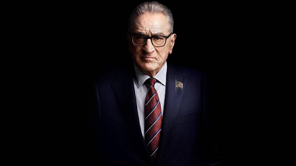 Bývalý americký prezident se vrátí z odpočinku, aby pátral po strůjci smrtícího kybernetického útoku. Objeví ale ohromnou síť lží a konspirací.