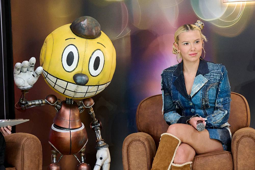 Nejdražší film z dílny Netflixu je tady. Velkolepé sci-fi Pasáž vás přenese do alternativní verze 90. let