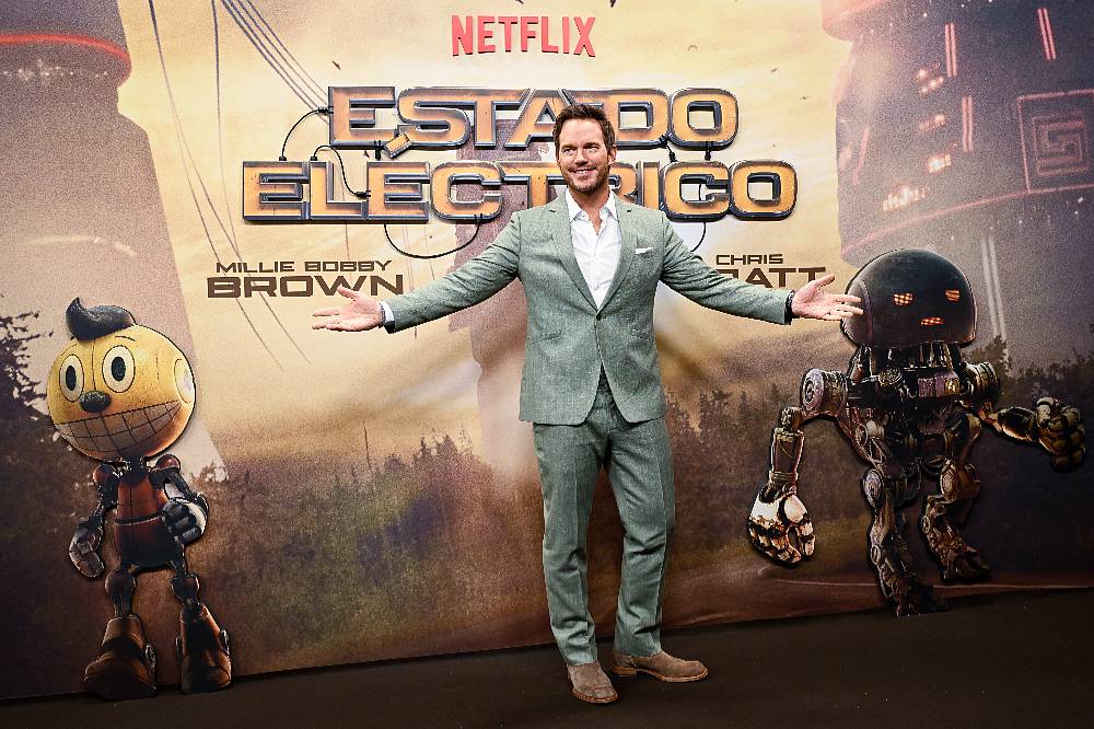 Nejdražší film z dílny Netflixu je tady. Velkolepé sci-fi Pasáž vás přenese do alternativní verze 90. let