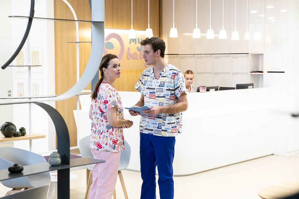 Jedna rodina: Na klinice všechny čekal šok: Ředitel vyhodil oblíbeného doktora, personál se bouří