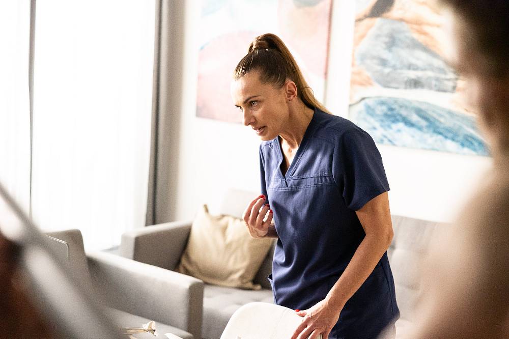 Jedna rodina: Na klinice všechny čekal šok: Ředitel vyhodil oblíbeného doktora, personál se bouří
