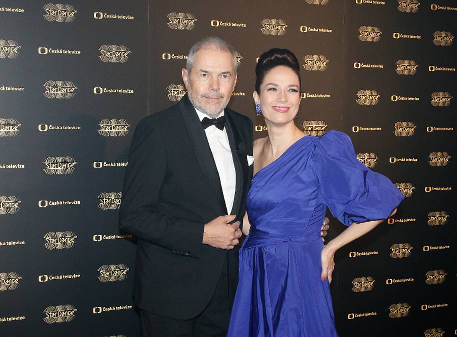 Tereza Kostková si na zahradu malebné vilky pořídila terasu ze dřeva a maringotku