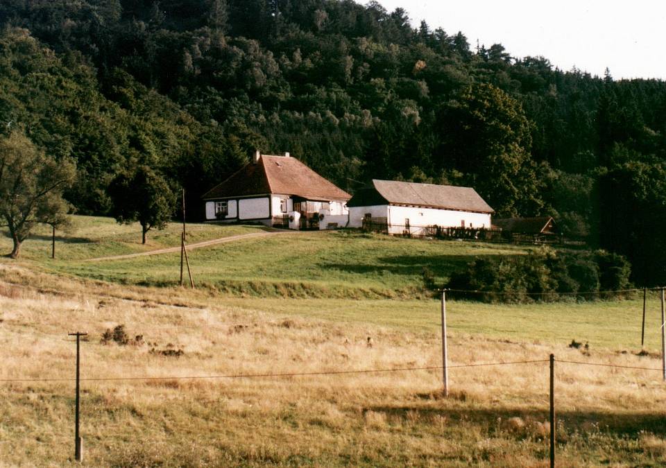Z Prahy rovnou mezi slepice: Život na venkově a Kudrnova rodinka nás stále baví