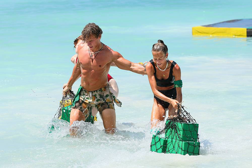 Survivor 2025: Po 50 dnech už zábrany padají. Pája odložil jediný kus oblečení a Michal na 3 vteřiny skočil na Natálii