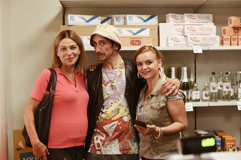 Drbárna ze Strání – Kamarádi: Kostým s parožím rozsvítil sál, Buchta netuší proč
