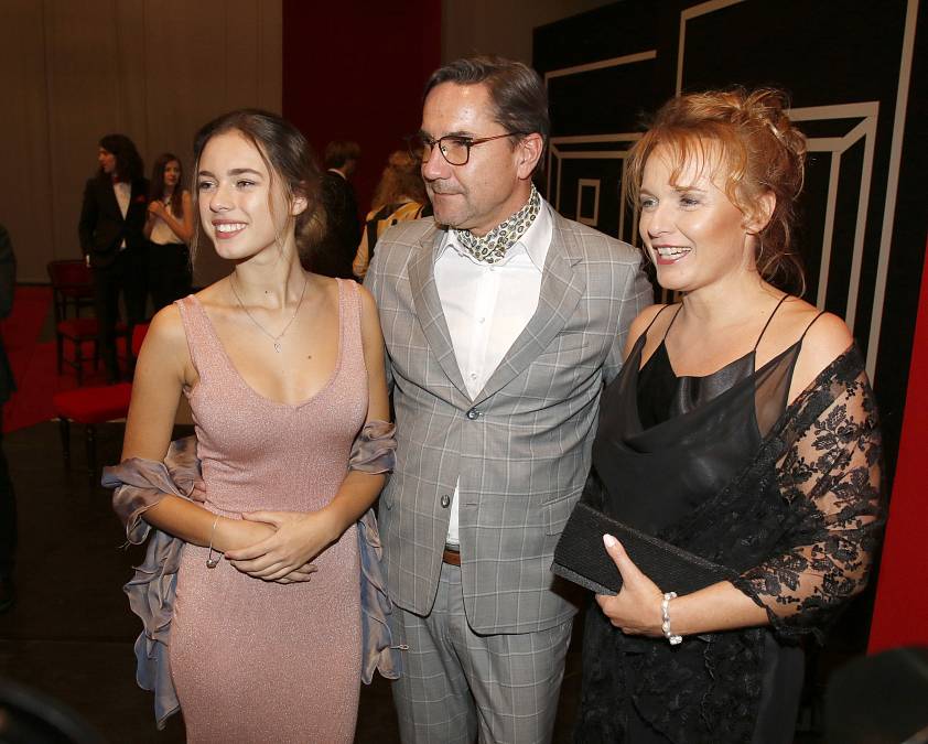O tom, jak je těžké nezkusit být hercem, když má člověk v rodokmenu jména jako Hlaváčová a Munzar, něco ví Anna Dvořáková