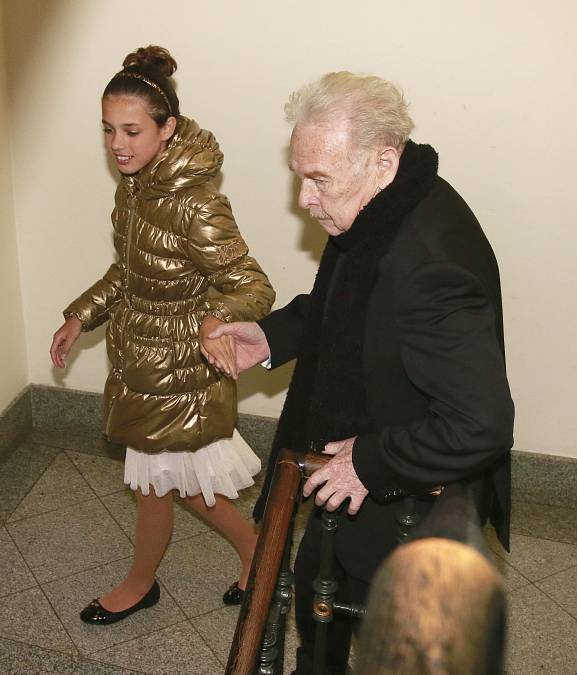 O tom, jak je těžké nezkusit být hercem, když má člověk v rodokmenu jména jako Hlaváčová a Munzar, něco ví Anna Dvořáková