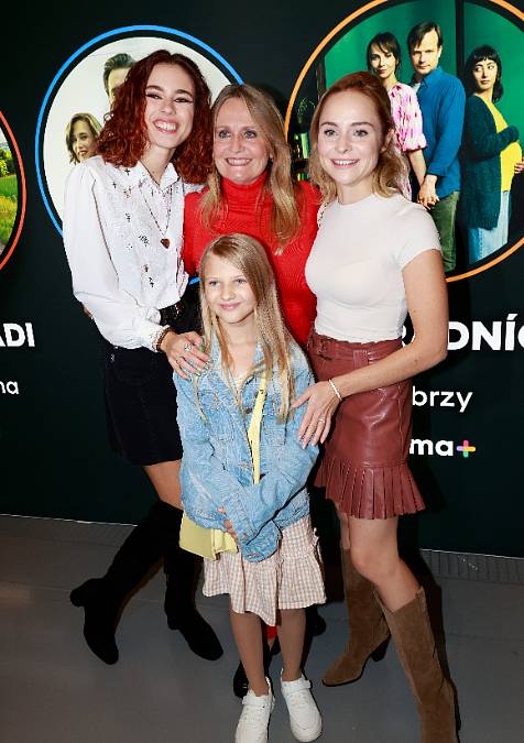 O tom, jak je těžké nezkusit být hercem, když má člověk v rodokmenu jména jako Hlaváčová a Munzar, něco ví Anna Dvořáková