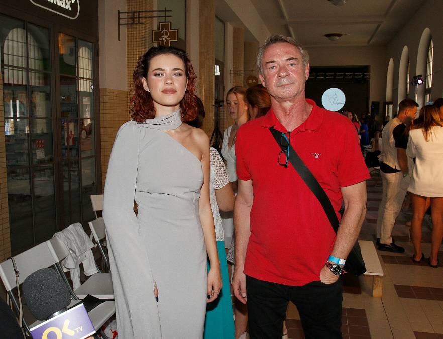 O tom, jak je těžké nezkusit být hercem, když má člověk v rodokmenu jména jako Hlaváčová a Munzar, něco ví Anna Dvořáková