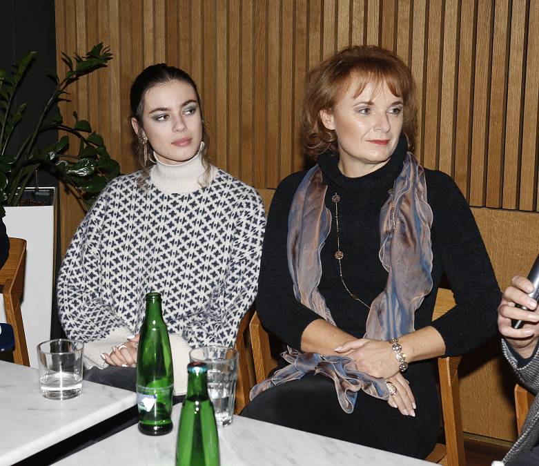 O tom, jak je těžké nezkusit být hercem, když má člověk v rodokmenu jména jako Hlaváčová a Munzar, něco ví Anna Dvořáková