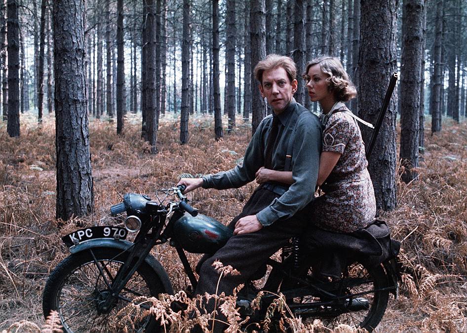 Orel přistál: Válečný film u diváků uspěl, ale scenárista i hlavní hrdina pomluvili režiséra, který točil jen pro peníze
