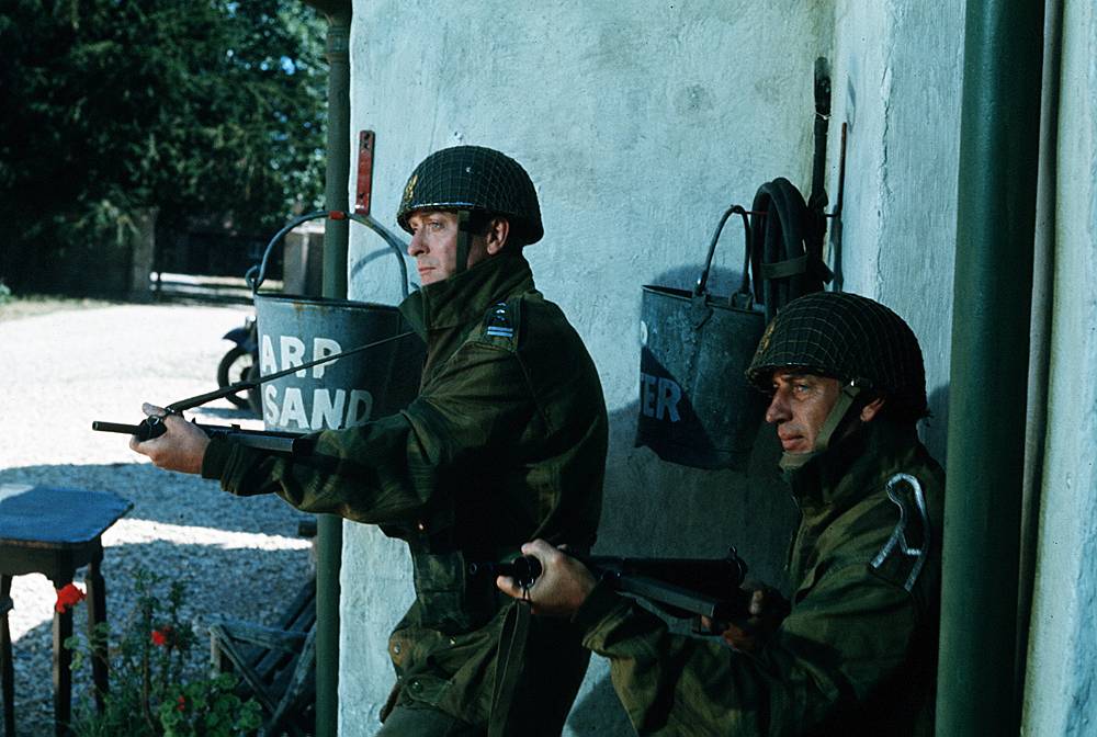 Orel přistál: Válečný film u diváků uspěl, ale scenárista i hlavní hrdina pomluvili režiséra, který točil jen pro peníze