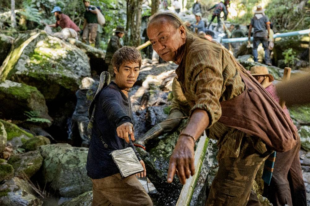 Třináct životů: Viggo Mortensen a Collin Farrell v dechberoucím příběhu o záchraně chlapeckého fotbalového týmu ze zatopené jeskyně