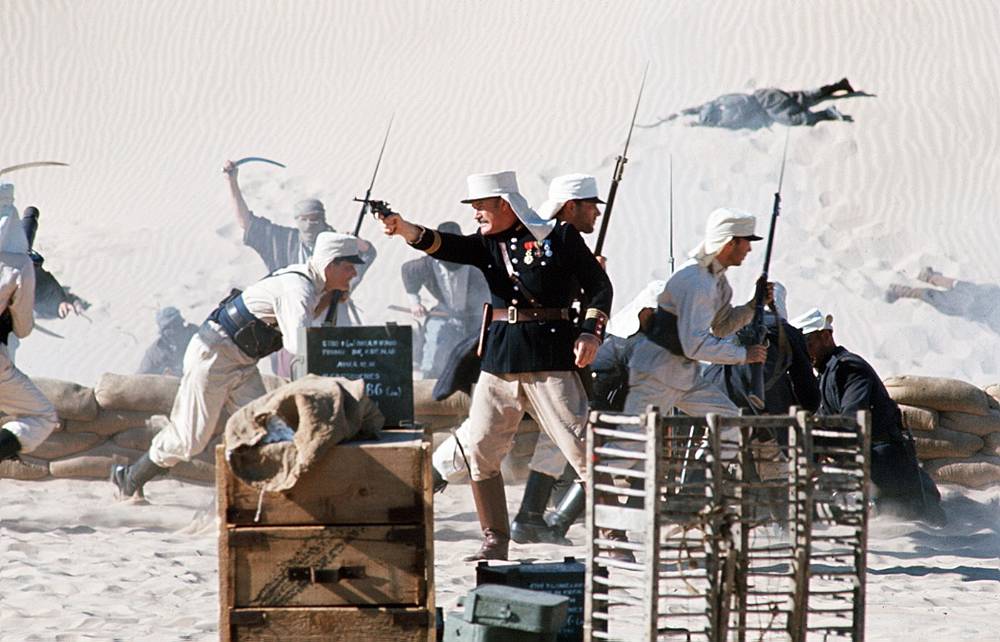 Pochoduj nebo zemři: Gene Hackman a Terenc Hill ve filmu, kvůli kterému letadla přepravovala tuny písku z Maroka do USA