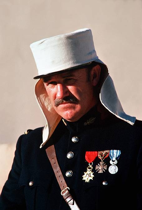 Pochoduj nebo zemři: Gene Hackman a Terenc Hill ve filmu, kvůli kterému letadla přepravovala tuny písku z Maroka do USA