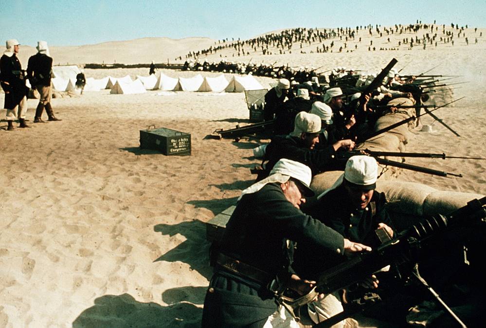 Pochoduj nebo zemři: Gene Hackman a Terenc Hill ve filmu, kvůli kterému letadla přepravovala tuny písku z Maroka do USA