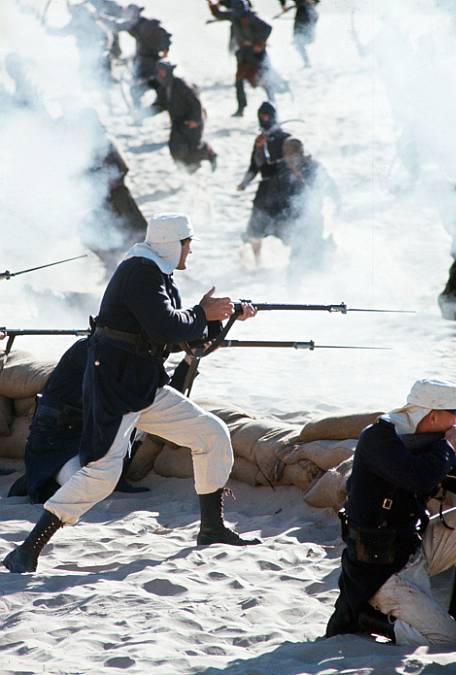 Pochoduj nebo zemři: Gene Hackman a Terenc Hill ve filmu, kvůli kterému letadla přepravovala tuny písku z Maroka do USA