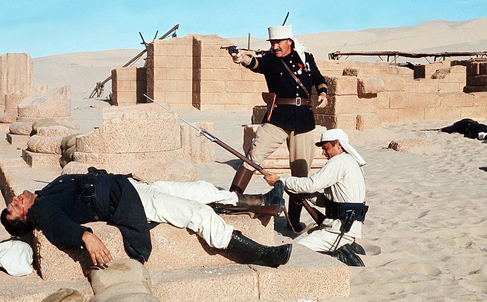 Pochoduj nebo zemři: Gene Hackman a Terenc Hill ve filmu, kvůli kterému letadla přepravovala tuny písku z Maroka do USA