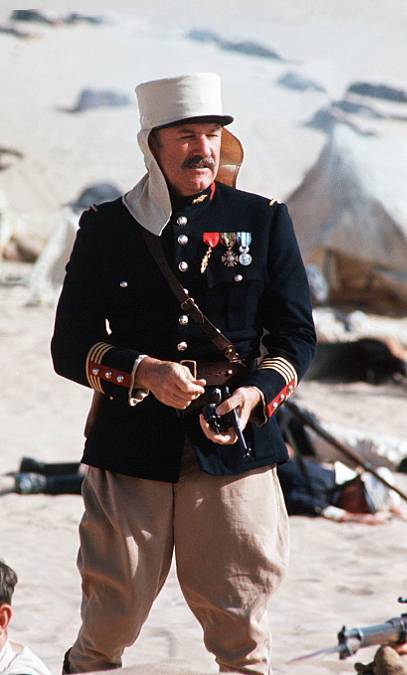 Pochoduj nebo zemři: Gene Hackman a Terenc Hill ve filmu, kvůli kterému letadla přepravovala tuny písku z Maroka do USA