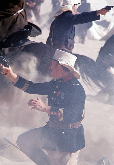 Pochoduj nebo zemři: Gene Hackman a Terenc Hill ve filmu, kvůli kterému letadla přepravovala tuny písku z Maroka do USA