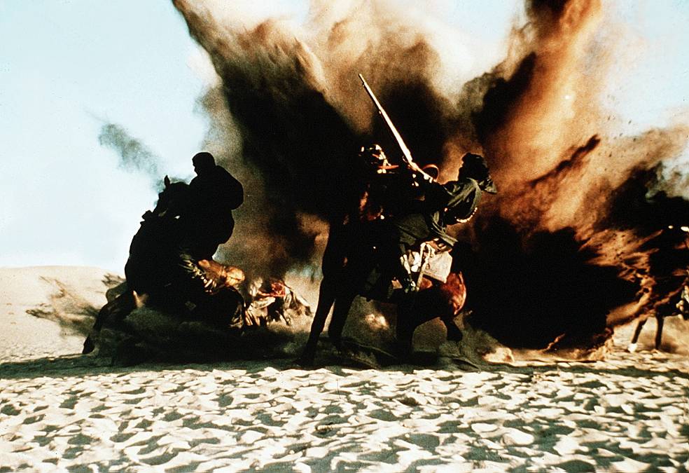 Pochoduj nebo zemři: Gene Hackman a Terenc Hill ve filmu, kvůli kterému letadla přepravovala tuny písku z Maroka do USA
