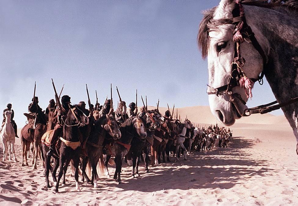Pochoduj nebo zemři: Gene Hackman a Terenc Hill ve filmu, kvůli kterému letadla přepravovala tuny písku z Maroka do USA