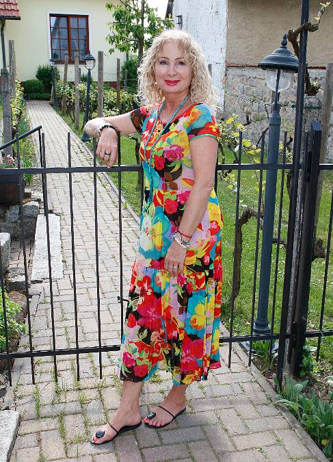 Světlana Nálepková, miláček 80. let, oslaví 65. narozeniny. Její proměna vás zaskočí