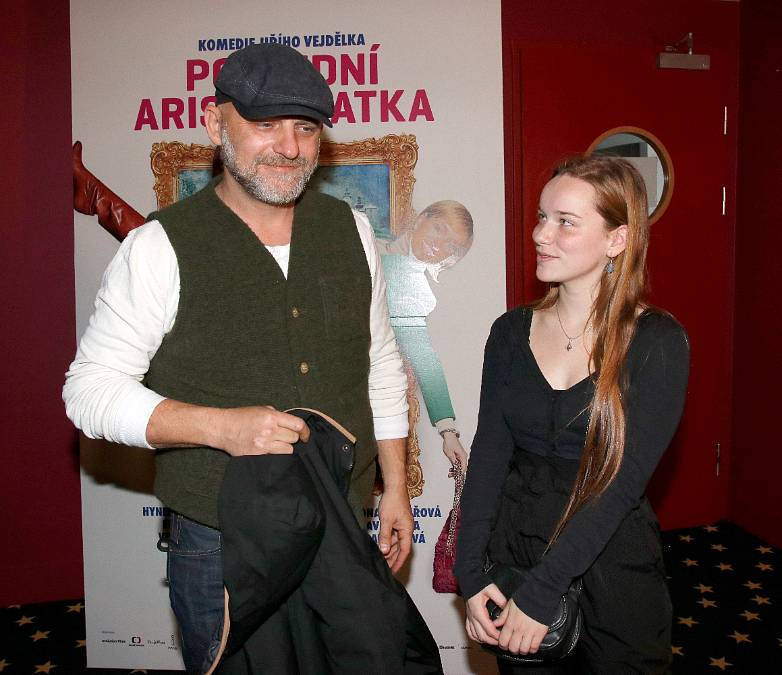 Poslední aristokratka teď hlídá děti Markovi a Vojtovi ze ZOO. Byla vám její tvář povědomá?