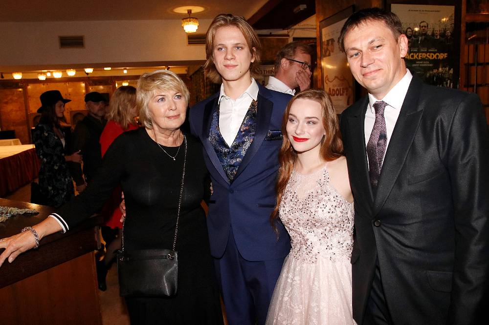 Poslední aristokratka teď hlídá děti Markovi a Vojtovi ze ZOO. Byla vám její tvář povědomá?