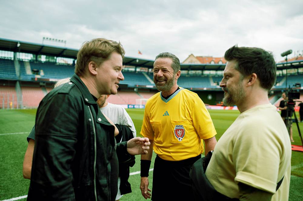 Láska, fotbal a šikmé zábradlí: Ondřej Sokol v novém filmu Petra Kolečka
