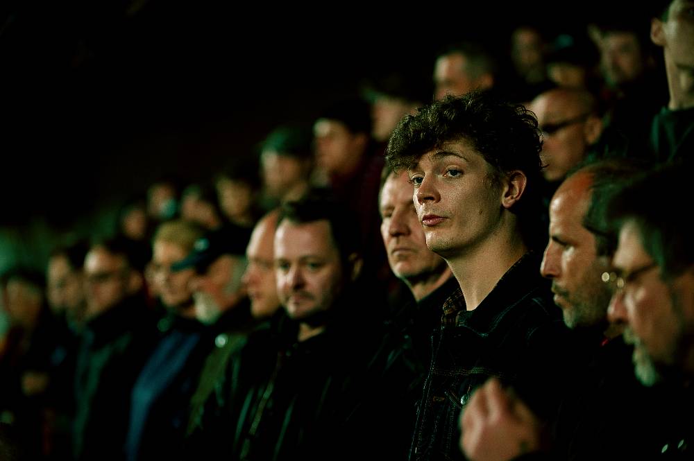 Láska, fotbal a šikmé zábradlí: Ondřej Sokol v novém filmu Petra Kolečka