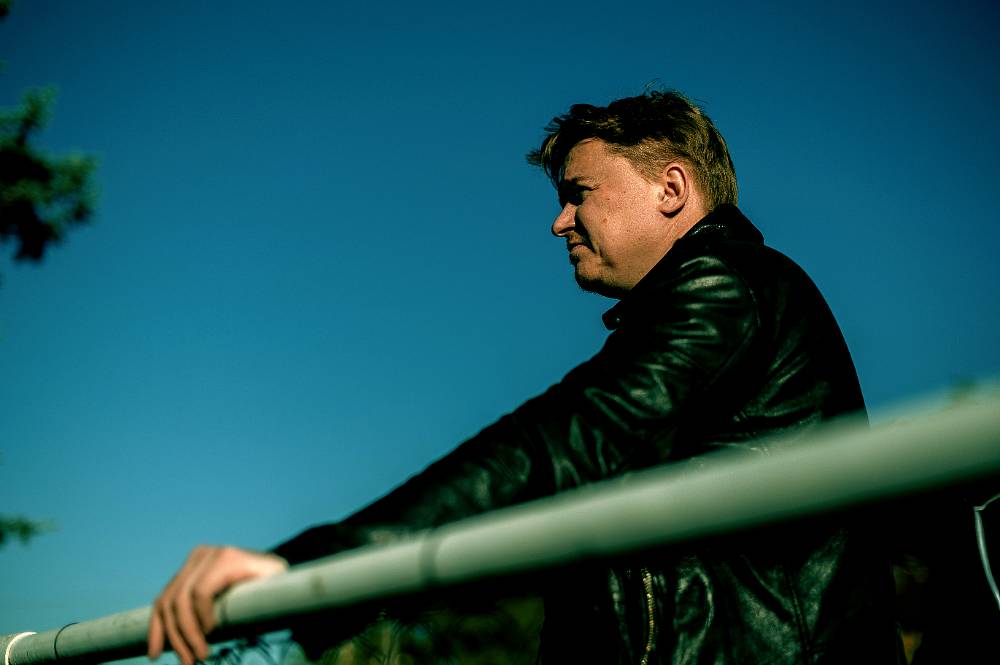 Láska, fotbal a šikmé zábradlí: Ondřej Sokol v novém filmu Petra Kolečka