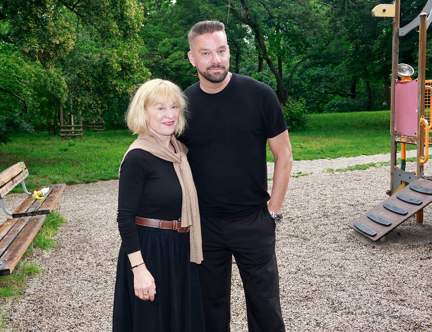 Drbárna ze Strání – Kamarádi: David má podezření. Co se to děje mezi Adamem a Nikolou?