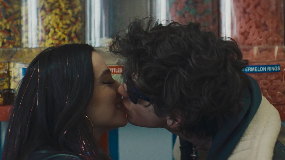 Takovou romantiku nikdo nenatočil od dob Pretty Woman. Anora se zkrátka povedla, i když není pohádková