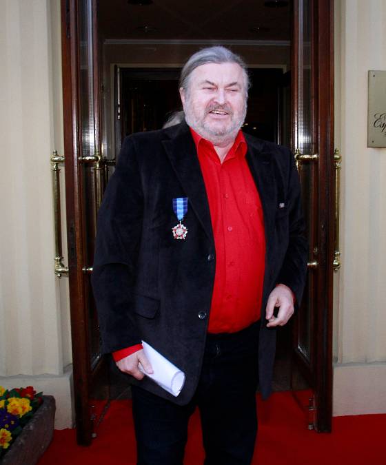 Dnes poklidný stařík, před léty hudebník, malíř a recesista, kterému hrozilo tříleté vězení – to je Ringo