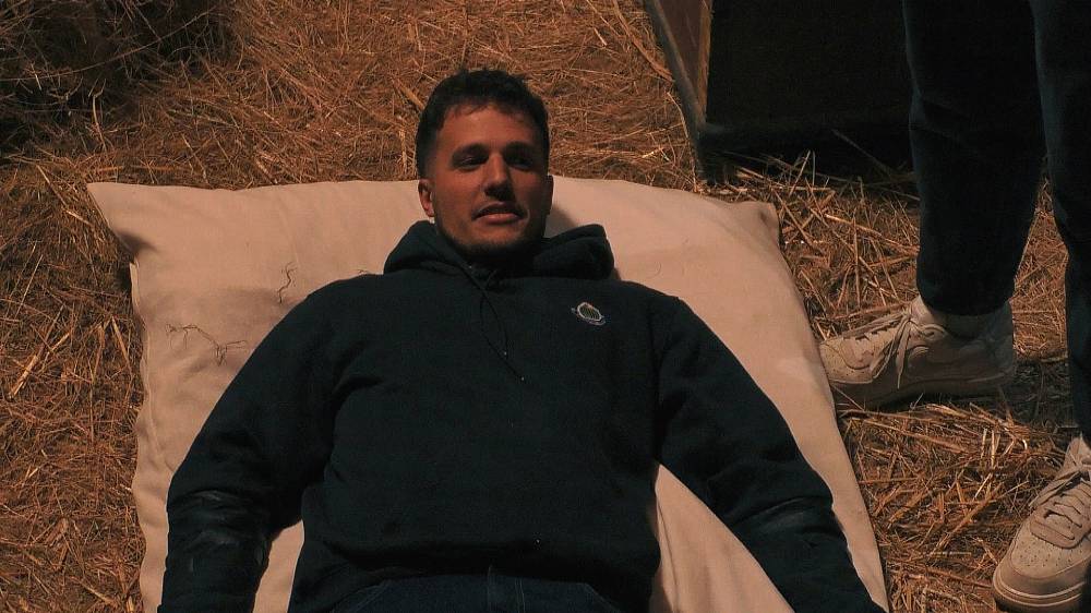 Farma Česko: Husa je nebezpečná, má strašné zuby a v kamnech se ohniště založí v troubě. Košilatá letní zábava začíná