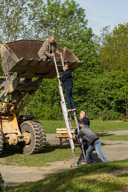 Jedna rodina: Standa v lopatě, Petra v šoku, svatba na spadnutí