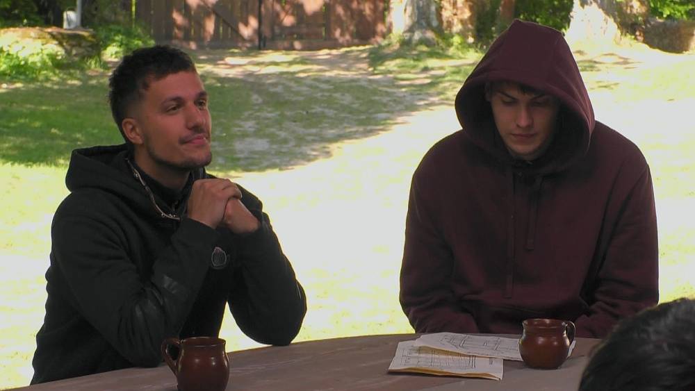 Veve z Farmy chtěla tanga, dostala gaťky po babičce. A všichni by si přáli mlhu, když se šel Luboš koupat