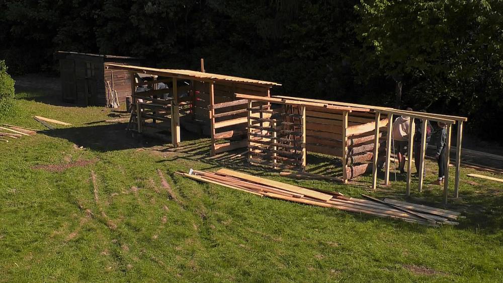 Veve z Farmy chtěla tanga, dostala gaťky po babičce. A všichni by si přáli mlhu, když se šel Luboš koupat
