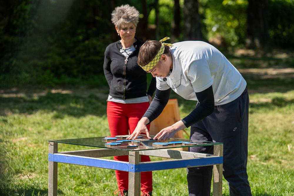 Veve z Farmy chtěla tanga, dostala gaťky po babičce. A všichni by si přáli mlhu, když se šel Luboš koupat