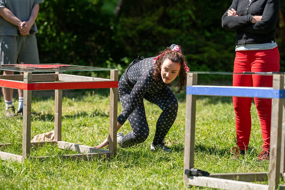 Veve z Farmy chtěla tanga, dostala gaťky po babičce. A všichni by si přáli mlhu, když se šel Luboš koupat