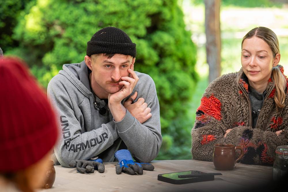 Veve z Farmy chtěla tanga, dostala gaťky po babičce. A všichni by si přáli mlhu, když se šel Luboš koupat