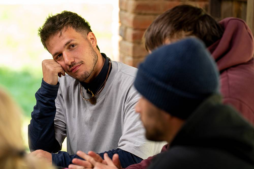 Veve z Farmy chtěla tanga, dostala gaťky po babičce. A všichni by si přáli mlhu, když se šel Luboš koupat