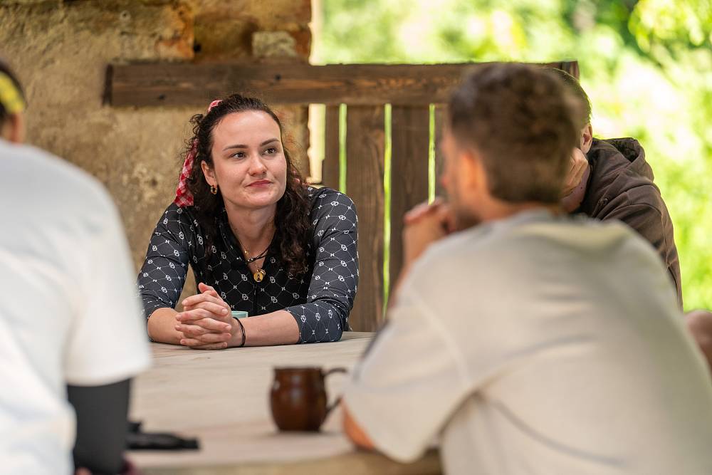 Veve z Farmy chtěla tanga, dostala gaťky po babičce. A všichni by si přáli mlhu, když se šel Luboš koupat