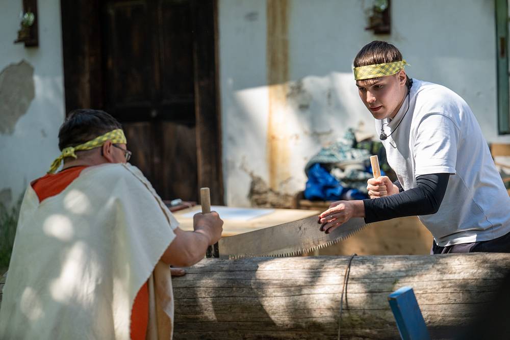 Veve z Farmy chtěla tanga, dostala gaťky po babičce. A všichni by si přáli mlhu, když se šel Luboš koupat