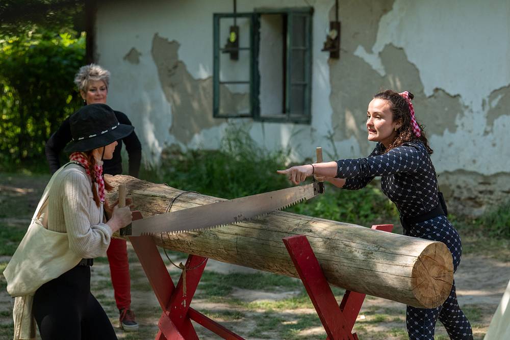 Veve z Farmy chtěla tanga, dostala gaťky po babičce. A všichni by si přáli mlhu, když se šel Luboš koupat