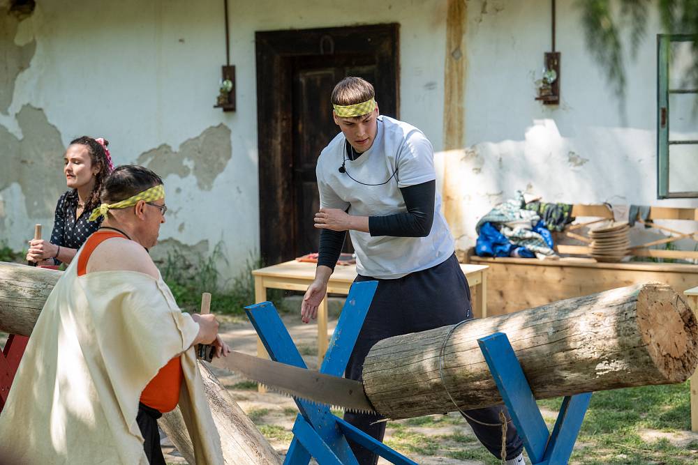 Veve z Farmy chtěla tanga, dostala gaťky po babičce. A všichni by si přáli mlhu, když se šel Luboš koupat