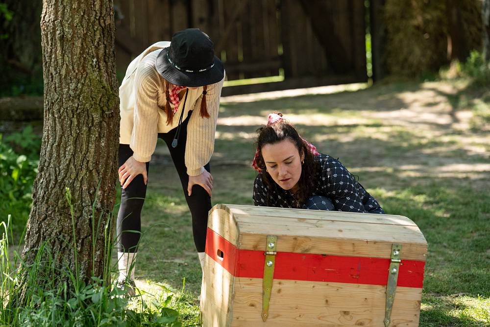 Veve z Farmy chtěla tanga, dostala gaťky po babičce. A všichni by si přáli mlhu, když se šel Luboš koupat
