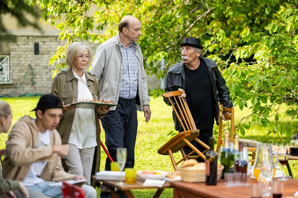 Zazvonil zvonec a Jedné rodiny je konec: Karel balí kufry, Martina rodí a kolem Noriky zůstaly otazníky